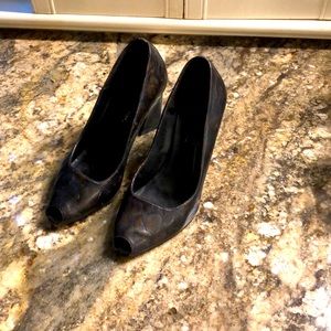 Donald J Pliner leather pumps 6.5